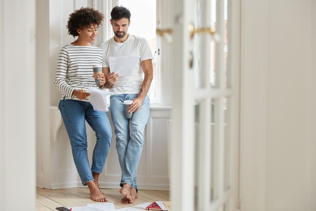 couple in white in an apartment_how to find a roommate in nashville tn