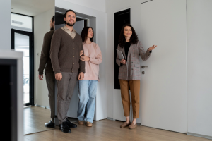 realtor giving a tour in an apartment to couple_nahville apartment finders